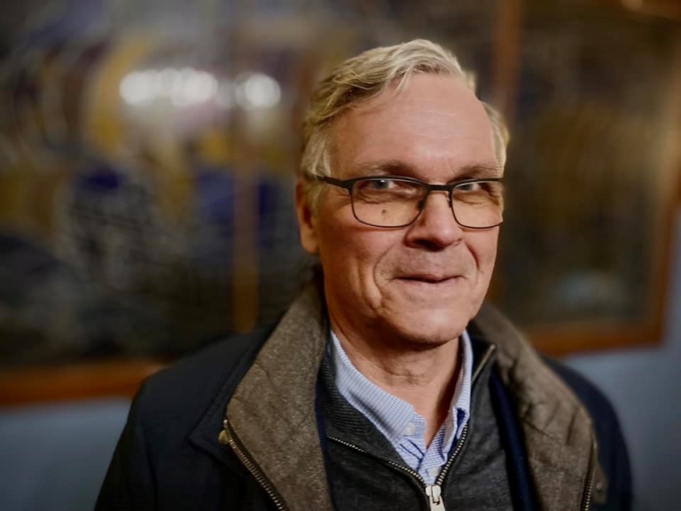 Rabbe leder gråtrutarna